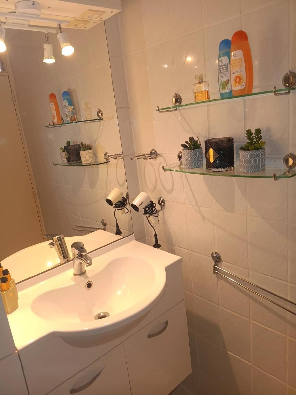 3 Studios - 3 Ambiances - Tout Confort - Piscine Ouverte Juillet Aout - Zwembad Open July Augustus Han-sur-Lesse Zimmer foto
